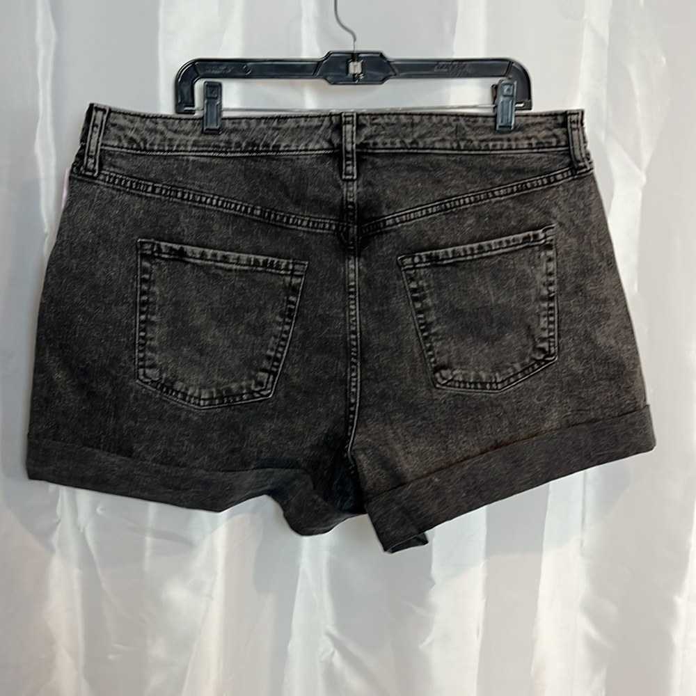 Women’s super high rise rolled cuff shorts. 1893 - Picture 2 of 5